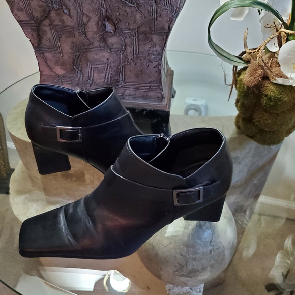 Enzo Angiolini Leather Bootie - Picture 3 of 8